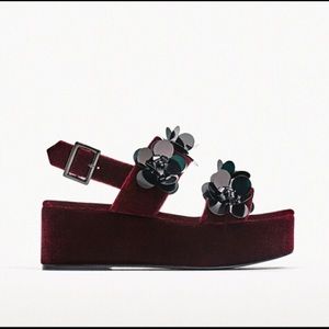 Zara Velvet Platform sandal Size 6